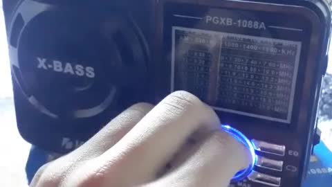 Rádio Retrô Vintage Portátil A Pilha E Tomada Am Fm Sw Pendrive Com Sd Usb 4