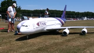 STUNNING ! GIGANTIC ! 102KG XXXL RC AIRBUS A-380 / SCALE MODEL TURBINE JET AIRLINER /