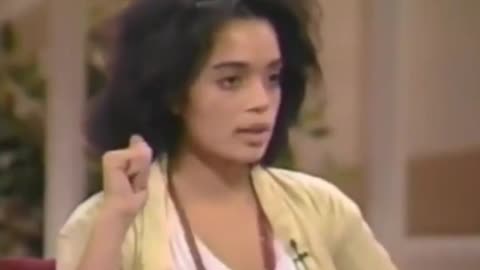 Actress Lisa Bonet warns us of the dangerous side effects of vaccinating our children…2009