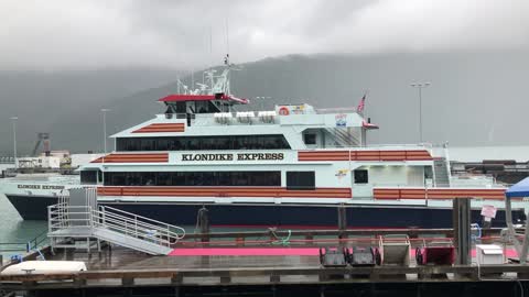 Alaska Glacier Cruise Tour in August