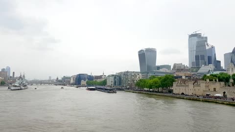 LONDON - panoramic view from Tower Bridge