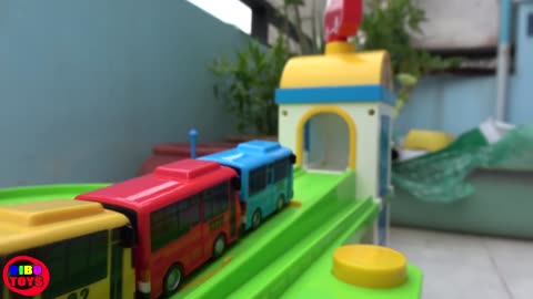 Tayo the Little Bus toys with Thomas and Friends Garage Cars toy play