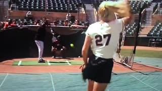Baseball vs Softball Challenge 😱 [Barry Bonds vs Jennie Finch]