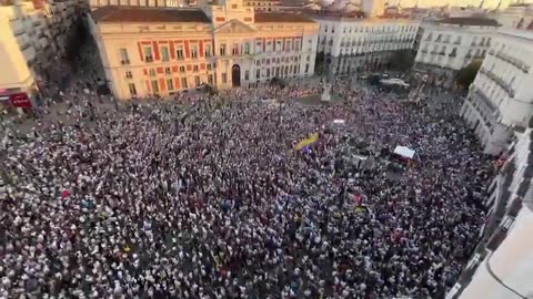 Massive protest in Spain: Thousands protest against Socialism & for Venezuela