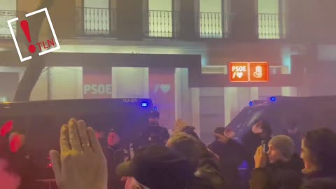 200 fascistas cantan el Cara al sol en una manifestación autorizada en Ferraz