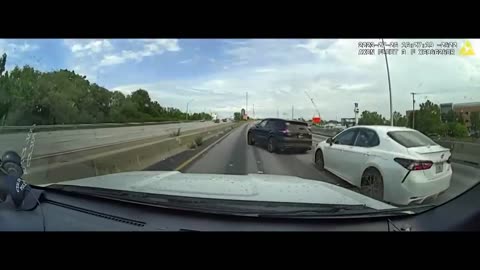 Dashcam shows police pursuit before shootout with Columbus police •383 k views