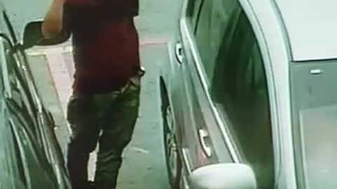 Car Robbery caught on Camera