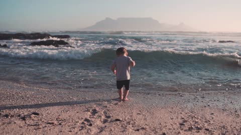 Adorable video of child playing in coastline