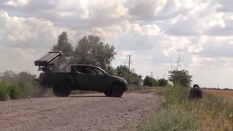 MORE FOOTAGE OF THEM USING THE MITSUBISHI L200 AS A CHASSIS FOR THE MLRS