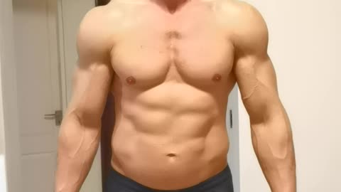 4 weeks out from first bodybuilding show of 2022