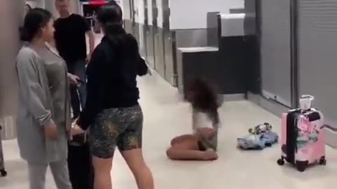 Woman Has Her Flight Cancelled And Goes Literally Insane