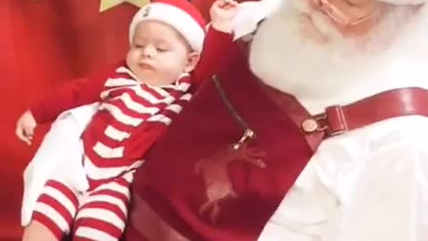 Hilarious Baby Reaction To Santa Claus