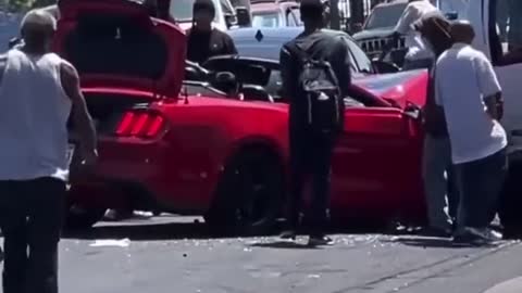 Car In LA Gets LOOTED After Crash