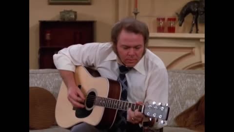 Roy Clark plays Malaguena on The Odd Couple (1975) - Must see!