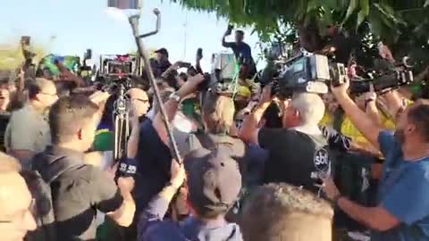 Bolsonaro chega em Goiânia e é recebido por apoiadores
