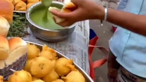 Maharashtra ka masoor vada pav