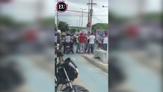 Motos invaden el carril de bicicletas