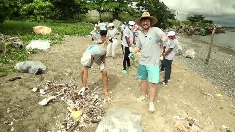 Mr Beast : I cleaned the world's dirtiest beach