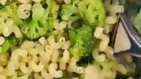 One Pot Broccoli Mac and Cheese