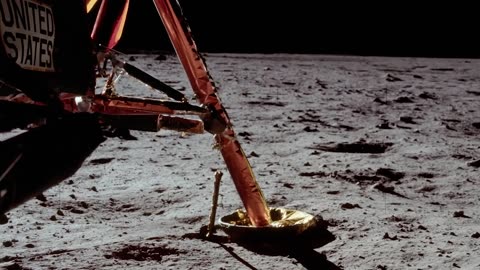 Apollo 11: Landing on the moon 🌙