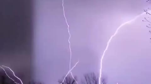 The amazing scene in Kansas, watching the world together