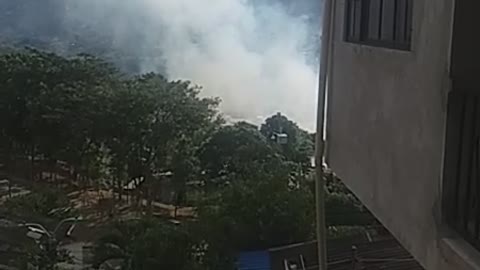 Video: Bomberos intentan controlar incendio en el norte de Bucaramanga