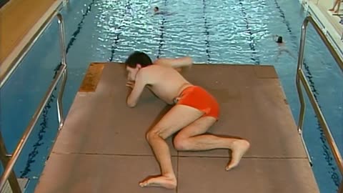 Mr Bean swimming pool fun
