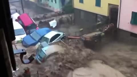 ★Amazing flash flood in History caught on camera-angry mother nature part-2