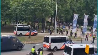 Large police presence at the Hague as police clear streets