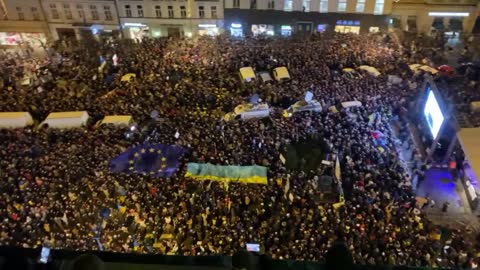 MASSIVE Crowd In Prague, Czech Republic Watch Zelensky Speech