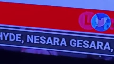 Trump en Arizona "NESARA GESARA" S'EST GLISSÉ DANS LE BANDEAU TEXTE QUI DÉFILE !!!