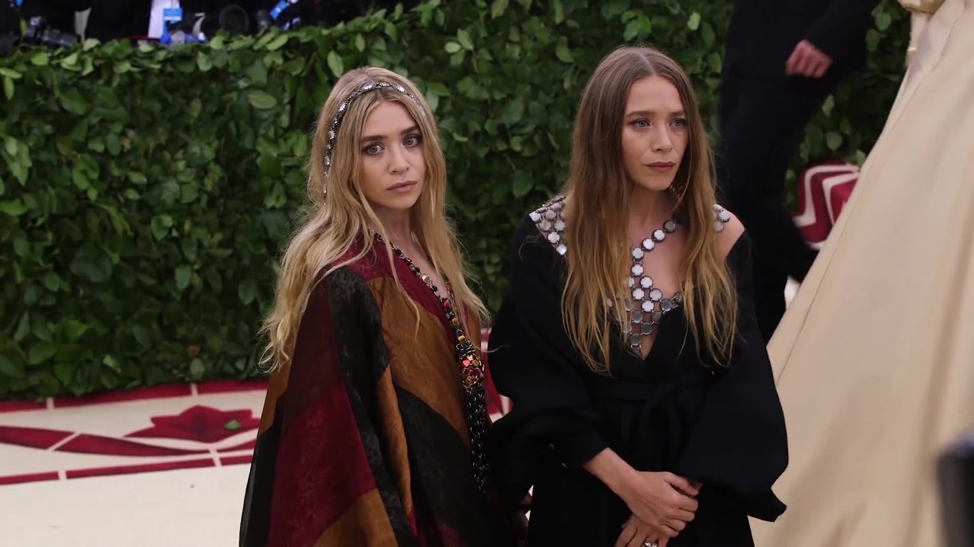 Mary-Kate and Ashley Olsen gave heartfelt speech to make amends with 'Full House' cast after Bob Saget's death