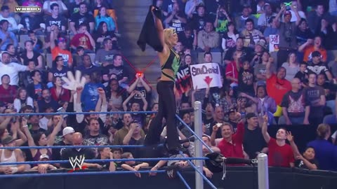 Beth Phoenix vs. SmackDown Official Consultant Vickie