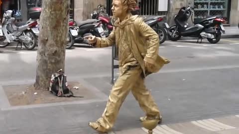 Watch until the end! Amazing street performer that will blow your mind!!