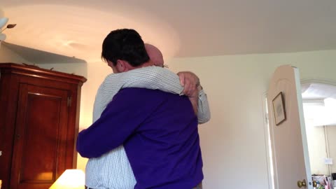 Son surprises father with early homecoming