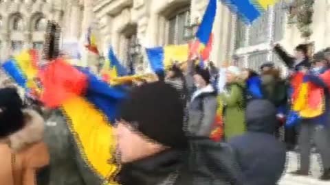 ROMANIA - Manifestanti di fronte al Parlamento a Bucarest contro Green Pass