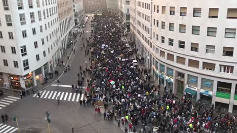 Italians protest against health pass