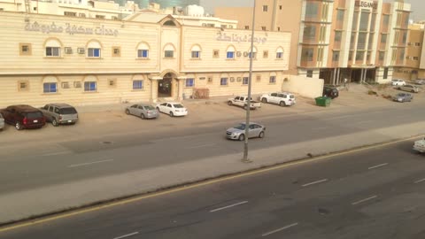 Reckless drivers in Saudi Arabia attempt dangerous stunts