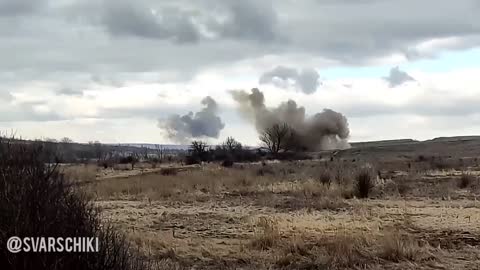 Ukraine War - Russia firing thermobaric rockets at Ukrop positions in Avdiivk