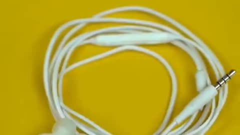 अब मोबाइल के साथ Earphones क्यों नही मिलते #shorts