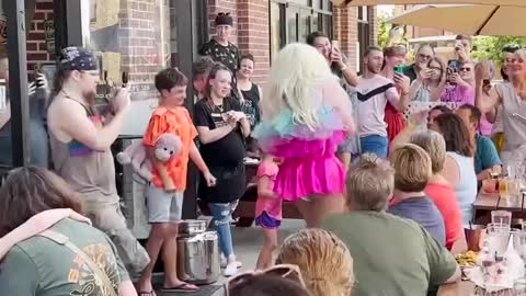 Meanwhile in Roanoke, TEXAS, a pedo drag queen ‘kid friendly’ show went ahead