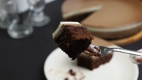 Chocolate cake with 3 layers, delicious, easy and fast