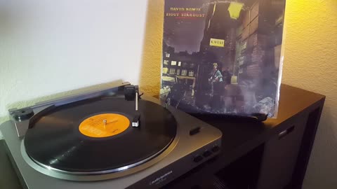 David Bowie - Rock 'N' Roll Suicide - Black Vinyl LP (1972 Ziggy Stardust Album)