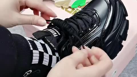 smart way to tie a shoelace