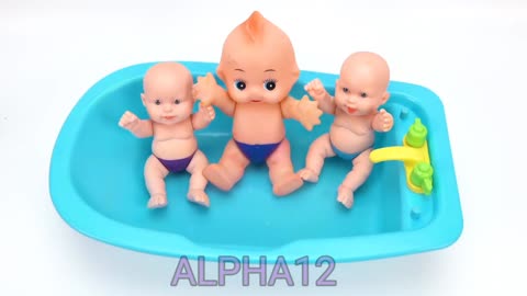 three little baby doll in bathtub | ASMR DIY kinetic sand ASMR oddly satisfying