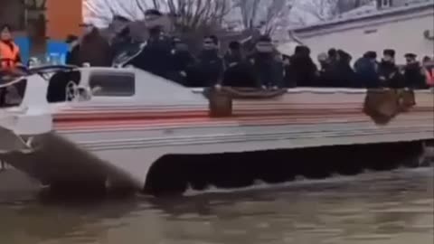 Flood in Orsk as an illustration of the structure of Russia. The city was flooded