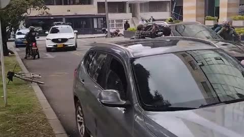 Atacan camioneta que atropelló a manifestante