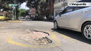 El enorme hueco que dificulta la movilidad en Bucaramanga