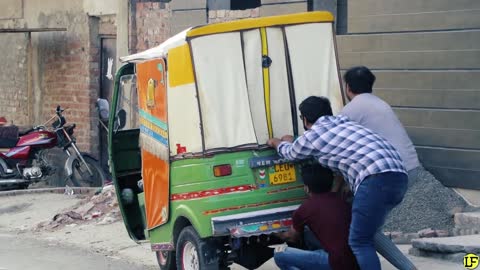 Funny Prank on Rickshaw Driver | LahoriFied