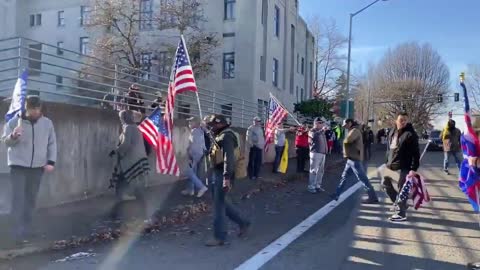 American patriots, Antifa brawl it out on the streets of Olympia, Washington